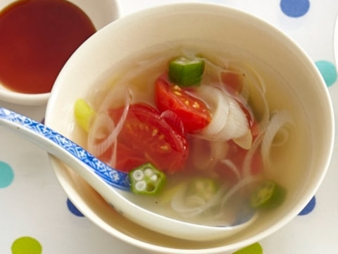 オクラとトマトのスープ